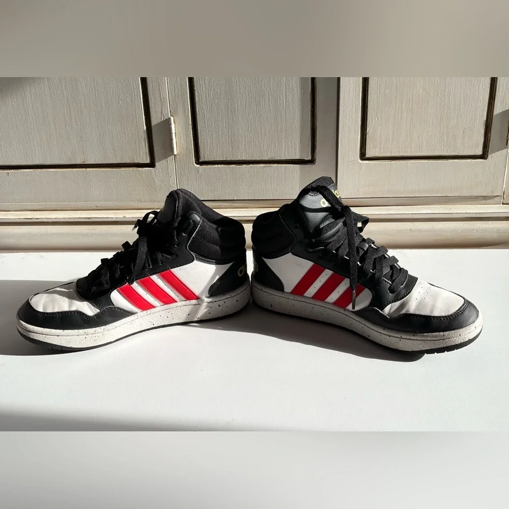Boys Adidas Hoops Mid Tennis Shoes Basketball high tops sneakers size 5